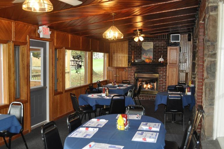 Restaurant 4, Lakewood Lodge & Restaurant, Wayne