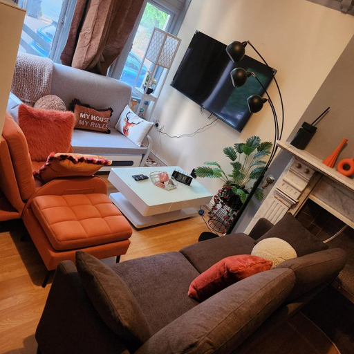 4, Glams Victorian apartment, Wolverhampton