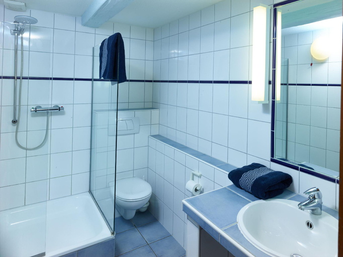 Bathroom 3, Hotel & Restaurant Burgschanke, Kaiserslautern