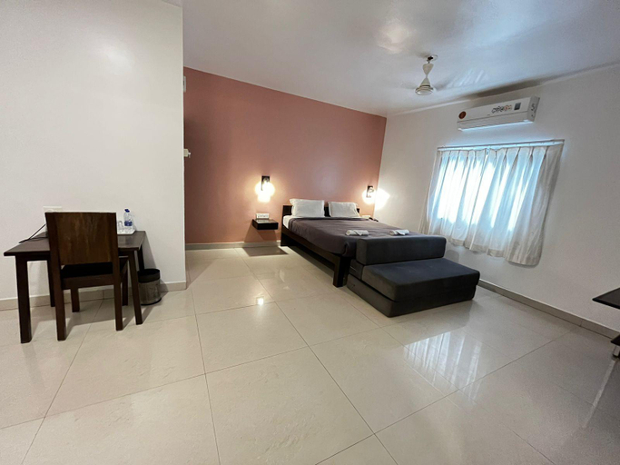 Bedroom 3, The X & Z Hotel, North Goa