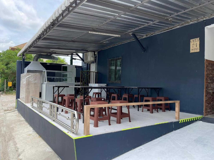 Food & Drinks 4, OYO 75577 Palace Hostel, Phra Khanong