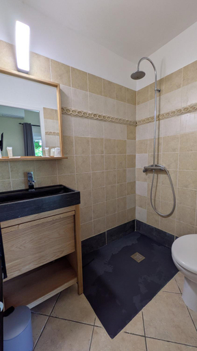 Bathroom 3, Les Geckos, Bouches-du-Rhône