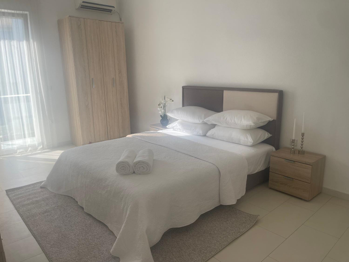 Others 2, Apartment Nimes