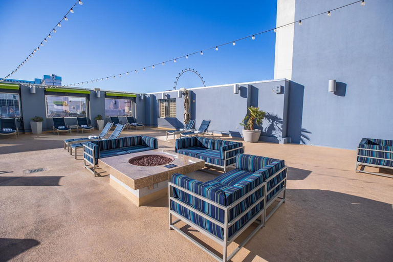 Food & Drinks, 2100 SqFt Penthouse Suite W/ Strip Views! POOL GYM, Clark