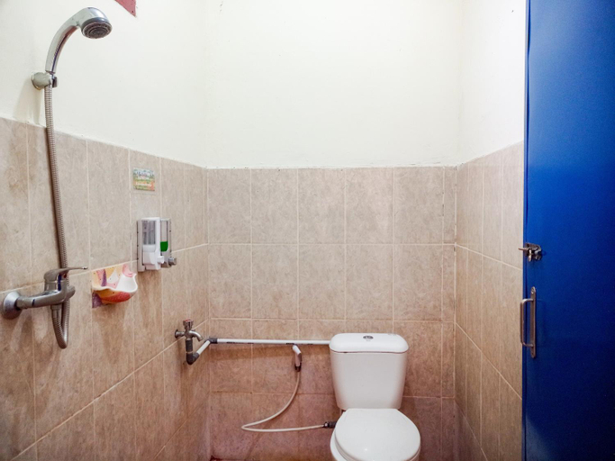 Bathroom 3, Urbanview Hotel Sindu Syariah Bengkulu, Bengkulu