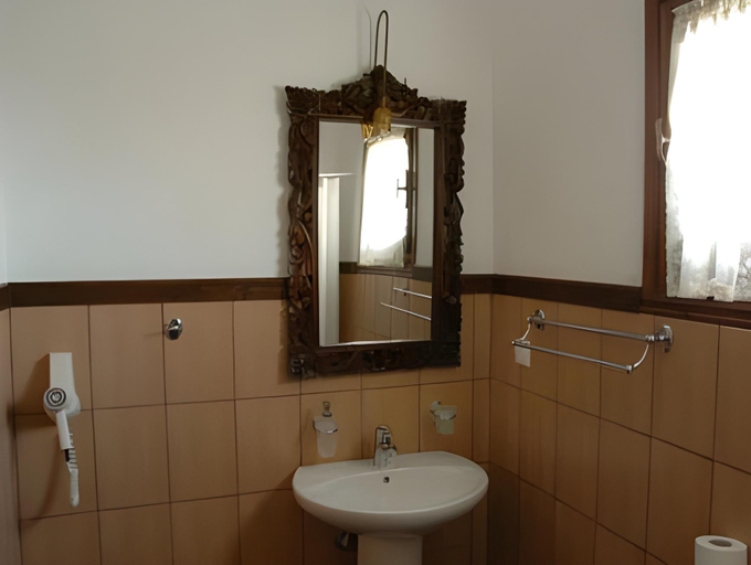 Bathroom 3, Pyrgos Adrachti, Thessaly