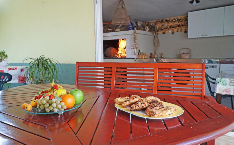 Food & Drinks 5, Apartments Petra, Okrug