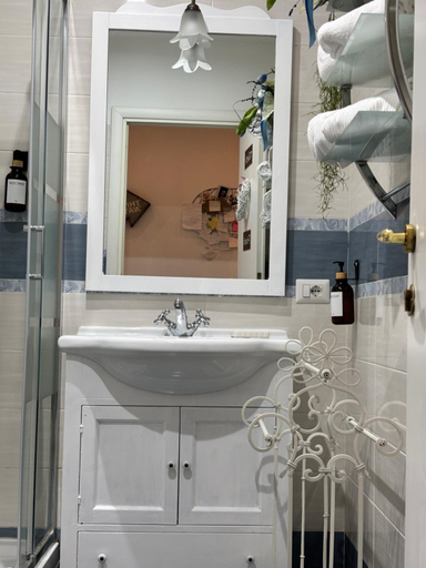 Bathroom 2, La Casa Di Cesare, Rome