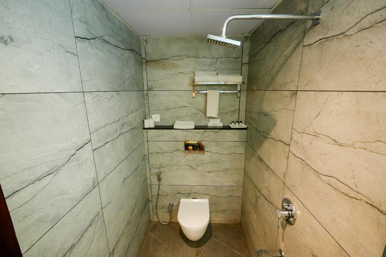 Bathroom 4, HOTEL DHAROHAR, Varanasi
