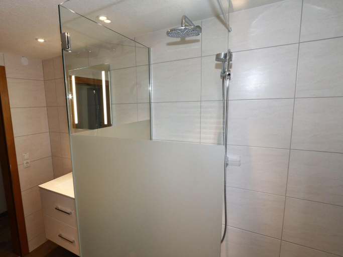 Bathroom 3, Chalet in Fugen near Spieljochbahn, Schwaz