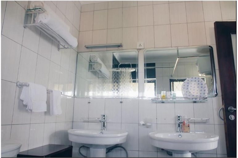 Bathroom 4, Airport Hotel Entebbe, Busiiro