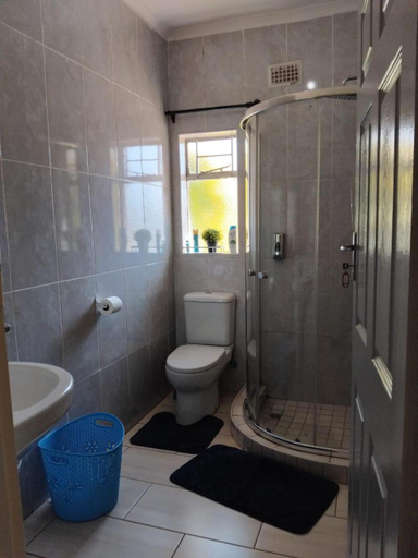 Bathroom 4, Mt Pleasant Bed and Breakfast, Harare