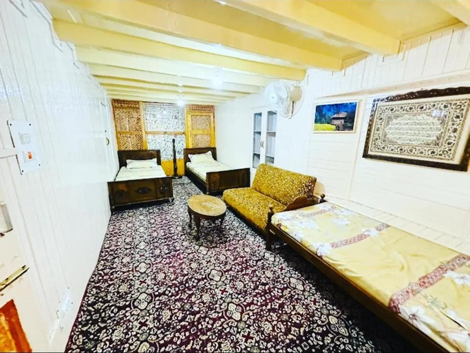 Others 3, Gypsys Hostel, Srinagar