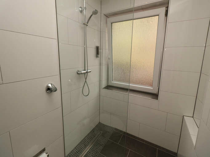 Bathroom 3, Holiday Home in Essen with Balcony Views, Essen