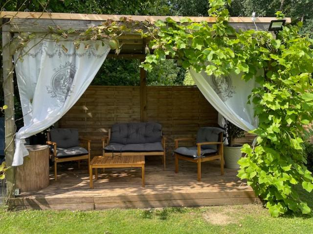 Others 3, Choisy le Jacuzzi, Oise