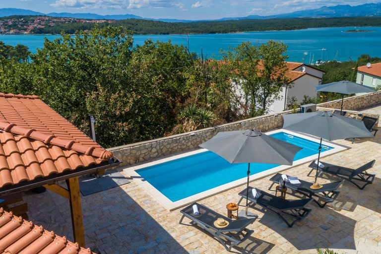 Others 3, House CAPRI with heated pool and sea view, Dobrinj