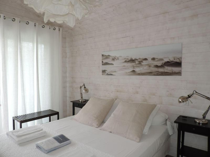 Bedroom 2, Chambres d'hotes Villa Surcouf, Gironde