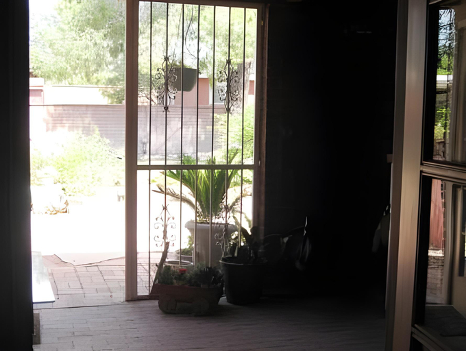 Others 3, Mon Ami Bed and Breakfast, Pima