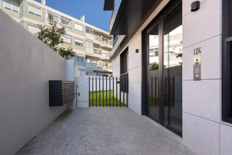 Exterior & Views