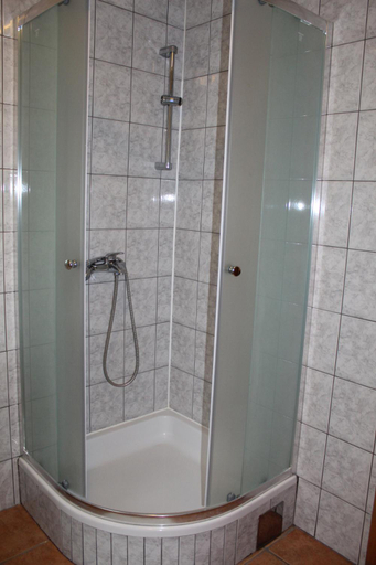 Bathroom 4, Prenociste "Magnus", Slavonski Brod