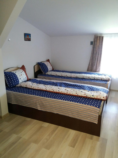 Others 4, Casa Ariana, Curtea De Arges