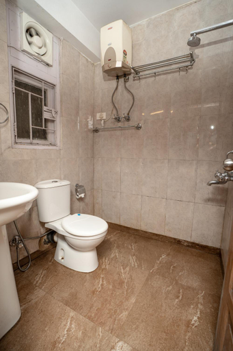 Bathroom 2, Muscatel Nirvana – At The Mall Road, Darjiling