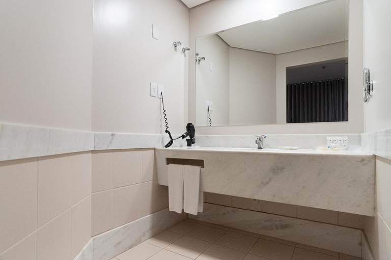 Bathroom 5, Hotel Blue Tree Premium Londrina, Londrina