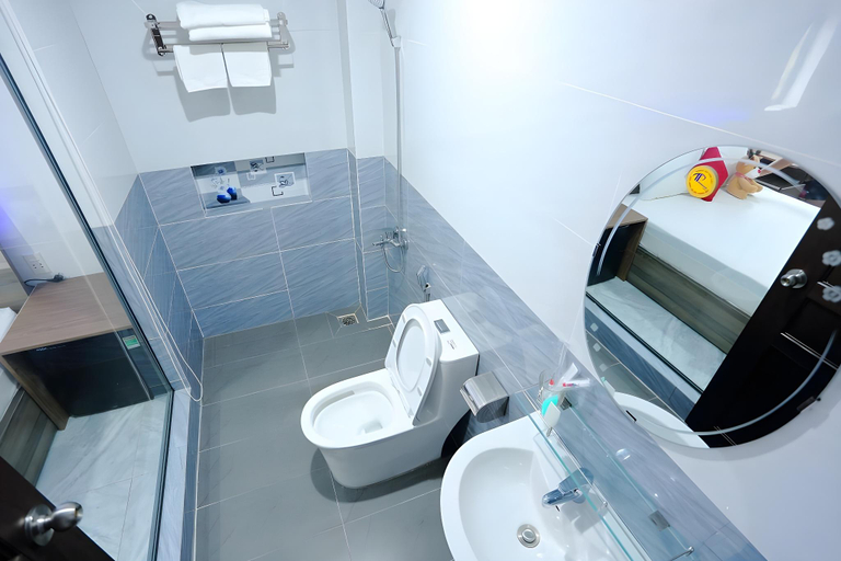 Bathroom 2, SKY HOTEL, Long Thành