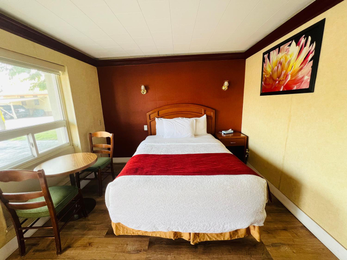 Bedroom 3, Bestway Motel, Essex