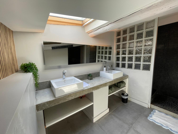 Bathroom 2, La Tuilerie du Bazalac, Aude
