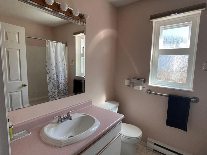 Bathroom 2, Serenity Bed and Breakfast, Comox-Strathcona