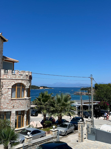 Others 5, Mandi's Apartment, Sarandës