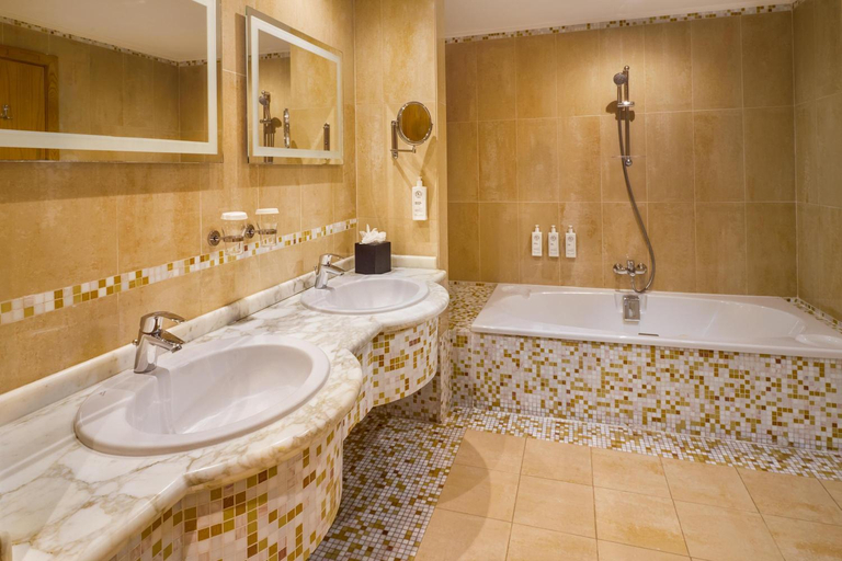 Bathroom 4, Verdi St. George's Bay Marina, St Julian's