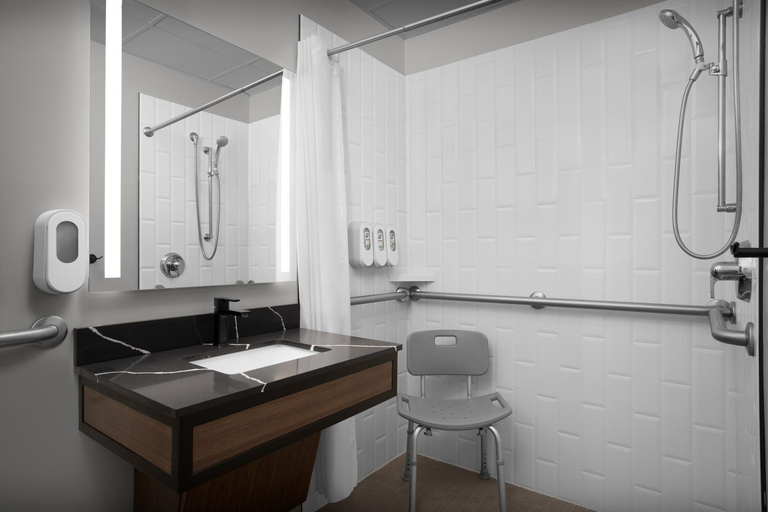 Bathroom 4, The Suites Hotel at Waterfront Plaza, Lake Superior