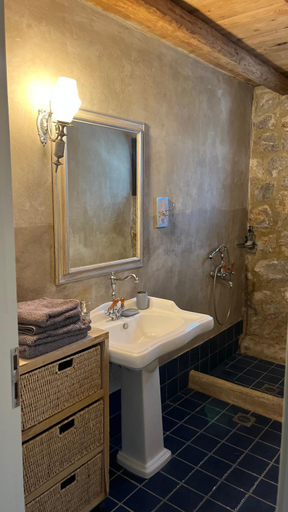 Shower 5, Eternia Suites, Peloponnese