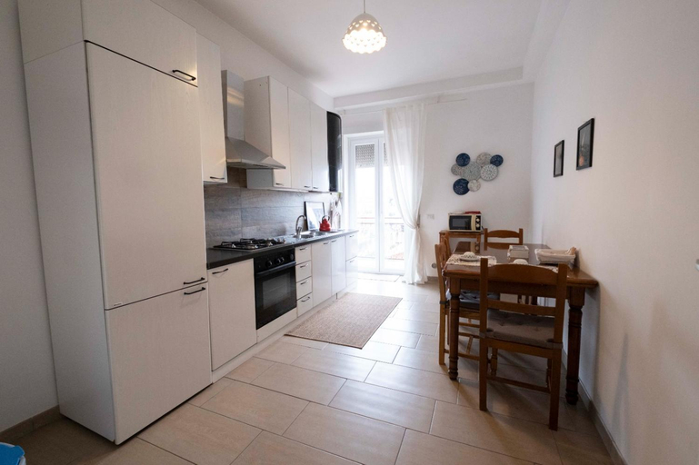 Others 4, la casa di mery, Rome