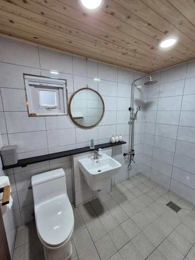 Bathroom, Yeonyijae hanok stay, Gyeongju