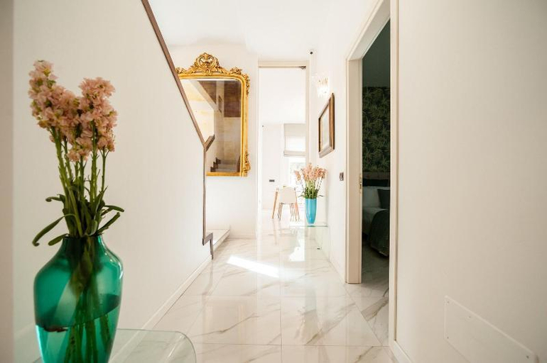 Public Area, Dream house, Napoli