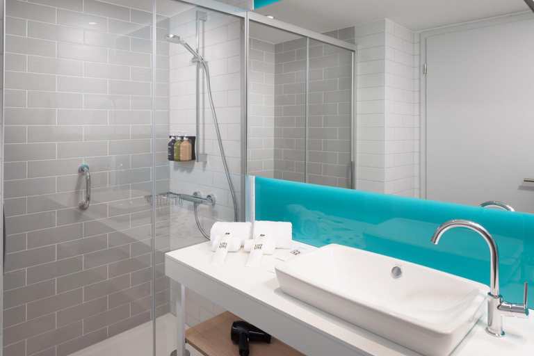 Bathroom 4, Holiday Inn Express & Suites SION by IHG, Sion