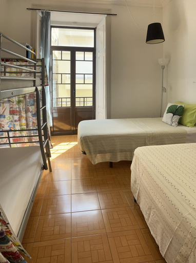 Bedroom 2, Peniche Hostel, Peniche