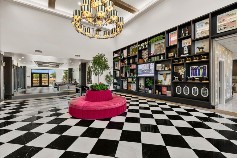 Public Area 5, Hotel Káterina, Butte