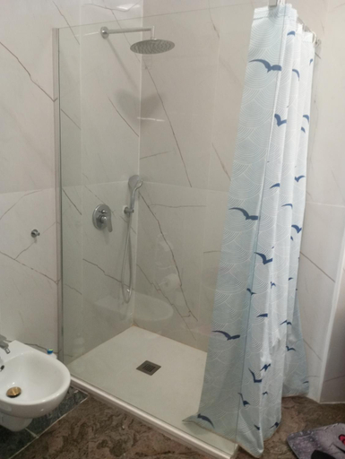 Bathroom 3, Executive center rooms, Bari