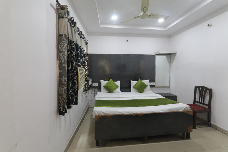 Bedroom 5, Hotel Dayal, Lucknow
