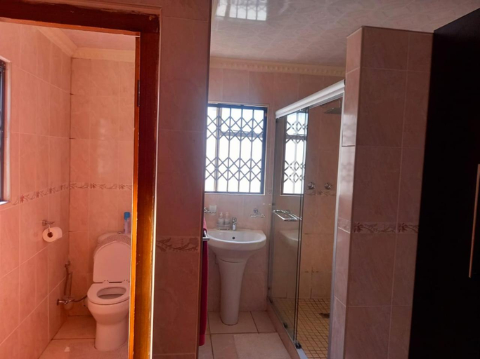 Bathroom, G Guest House, Buffalo City