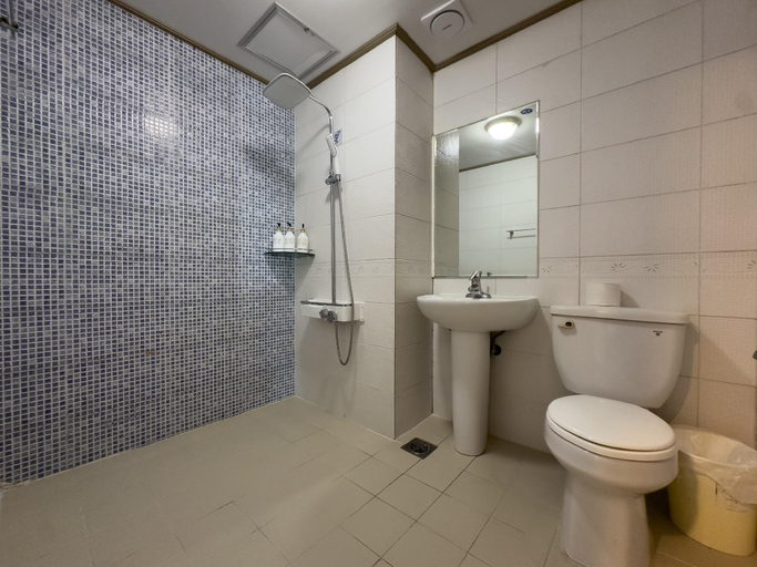 Bathroom 4, Whinstone Hotel and Resort, Jeju