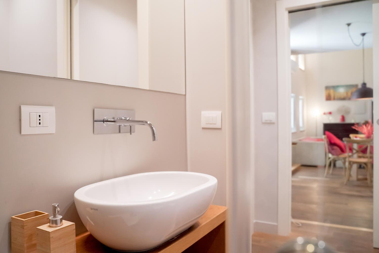 Bathroom 5, Four Elements Apartments, Catania