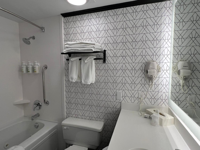 Bathroom 3, Westmark Whitehorse Hotel and Conference Center, Yukon
