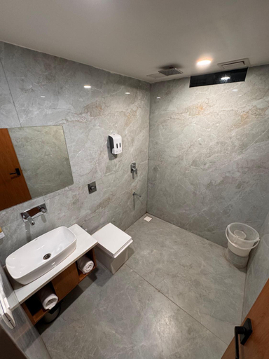 Bathroom 4, Hotel Madhukta Inn, Gir Somnath