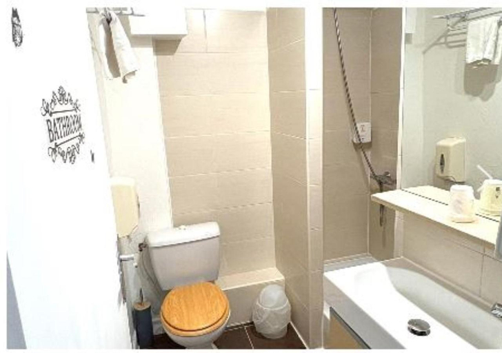 Bathroom, Le Chastellan Double roomChambre Double, Alpes-Maritimes