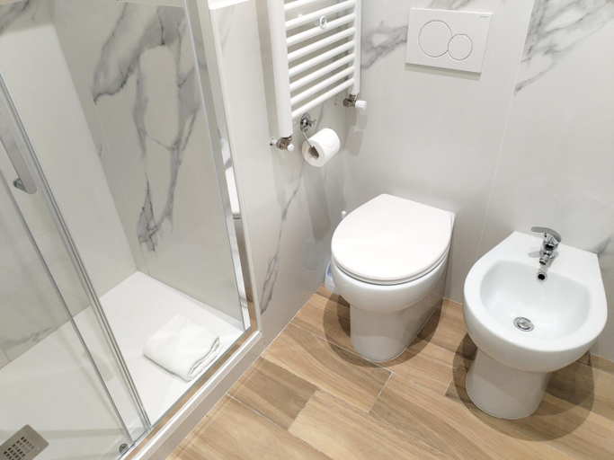 Bathroom 5, Enotri Guest House, Rome